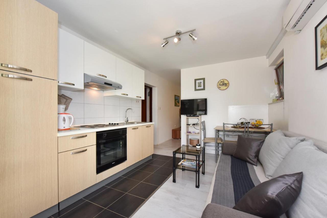 Lovely Apartment In The Groundfloor 扎达尔 外观 照片