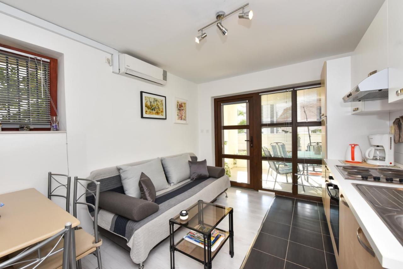 Lovely Apartment In The Groundfloor 扎达尔 外观 照片