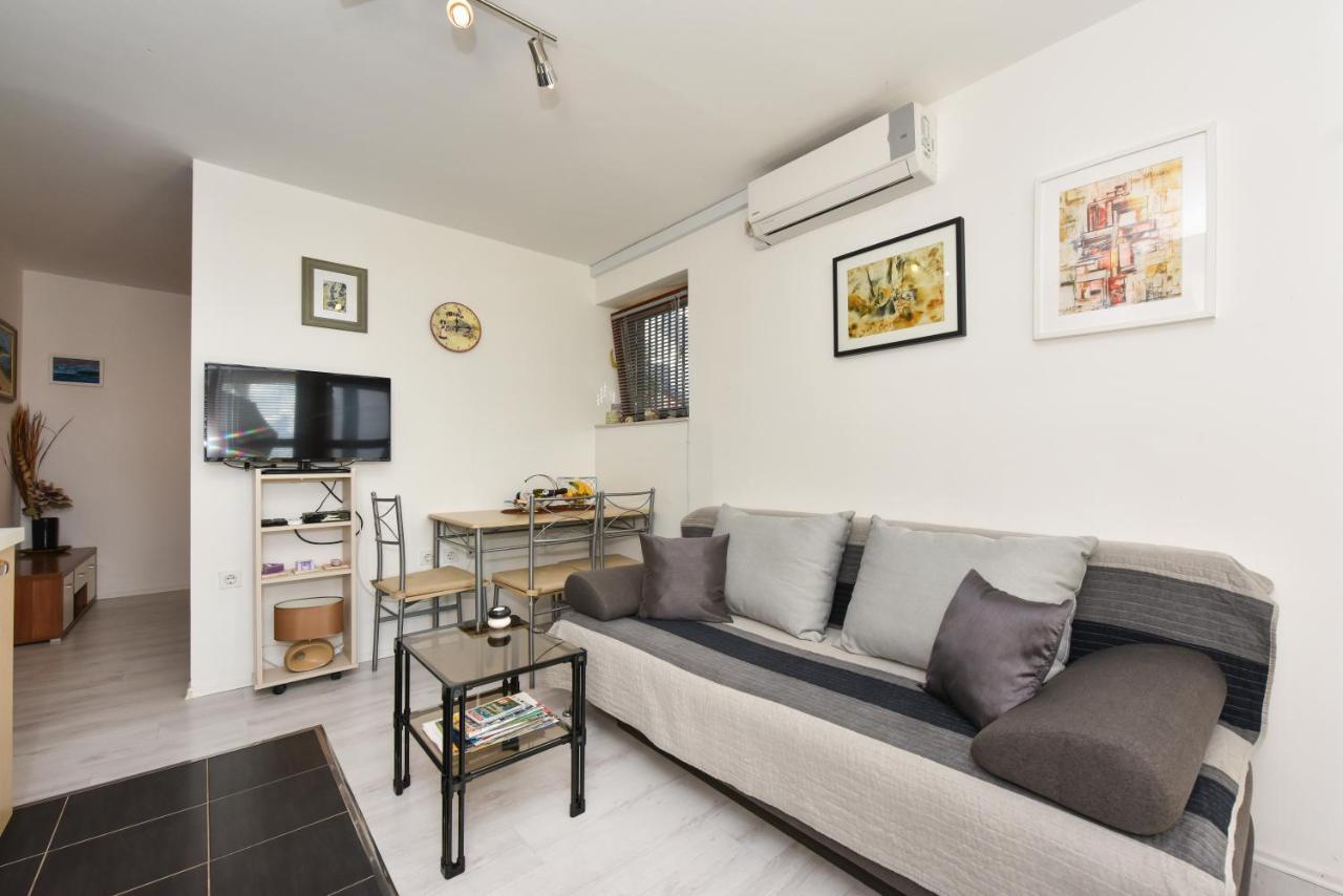 Lovely Apartment In The Groundfloor 扎达尔 外观 照片